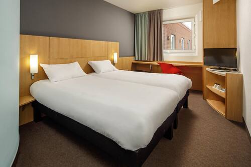 Twin Room, 2 Single Beds | Desk, rollaway beds, free WiFi, bed sheets