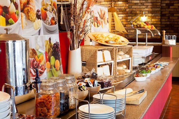 Daily buffet breakfast for a fee