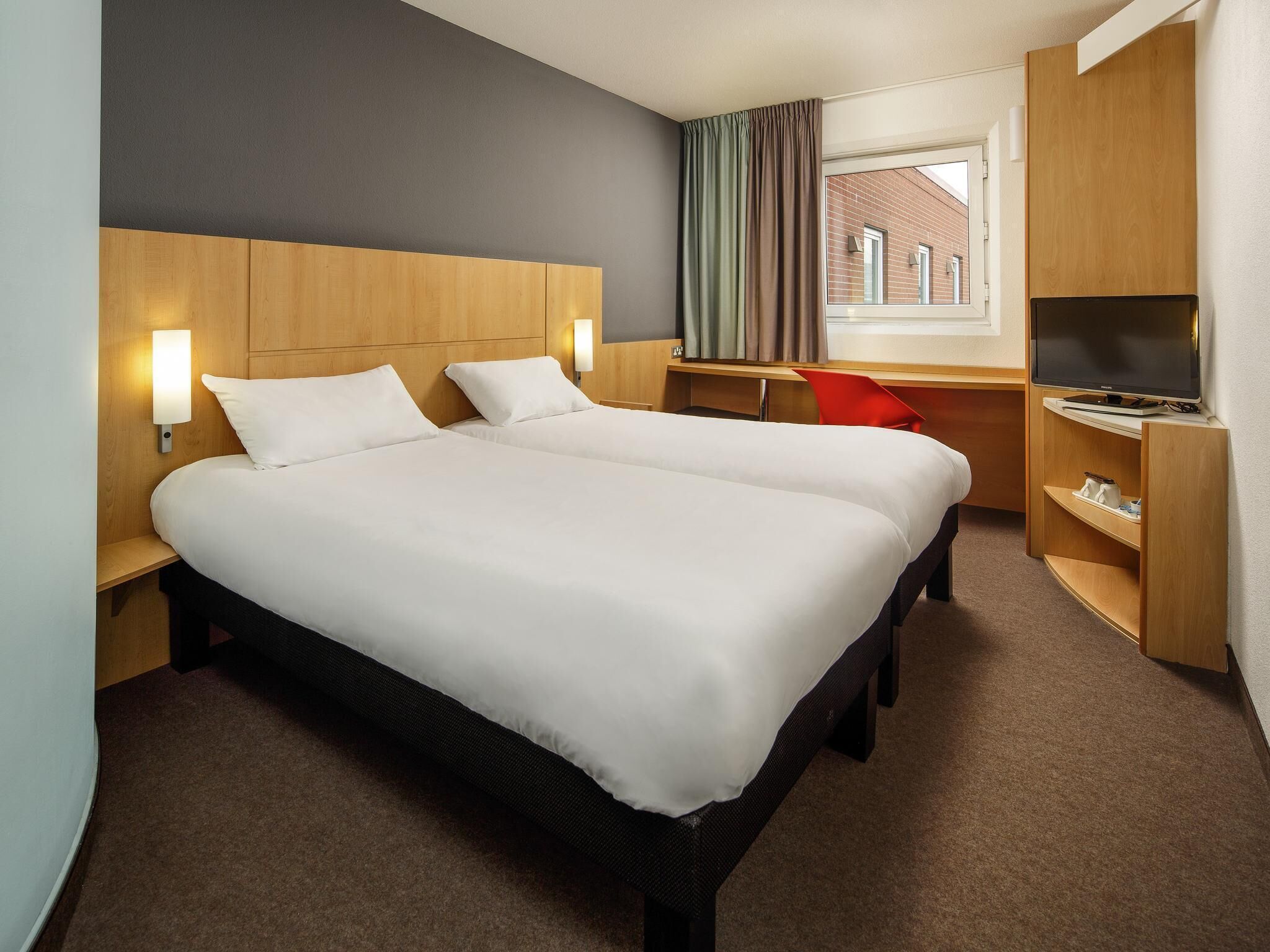 Twin kamer, 2 eenpersoonsbedden | Een bureau, extra bedden (toeslag), gratis wifi, beddengoed
