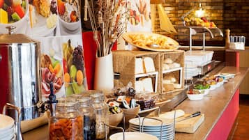Petit déjeuner buffet servi tous les jours en supplément