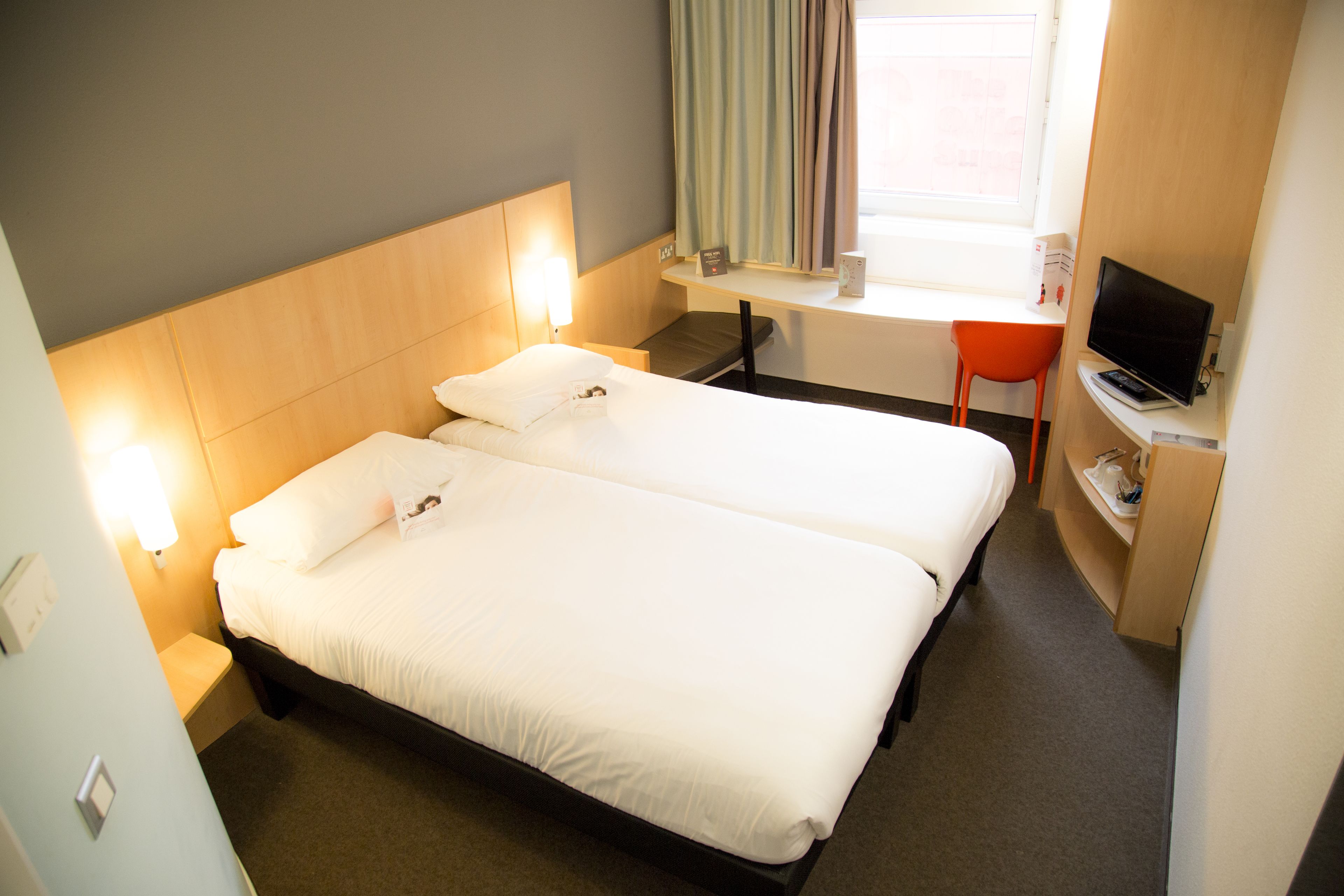 twin room, 2 single beds | desk, rollaway beds, free wifi, bed sheets