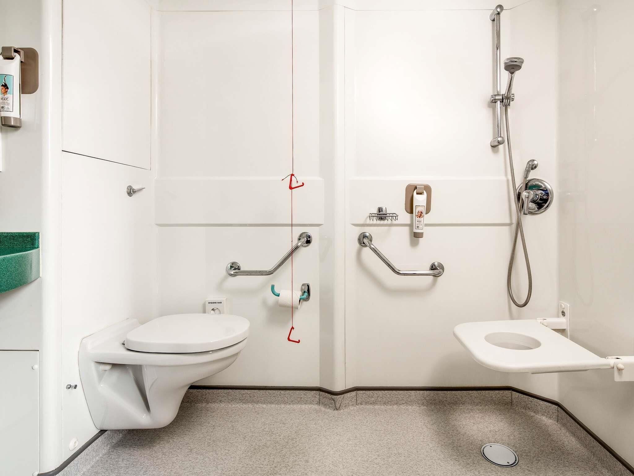Room, 2 Twin Beds, Accessible | Desk, rollaway beds, free WiFi, bed sheets