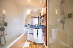 Separate tub and shower, hair dryer, towels
