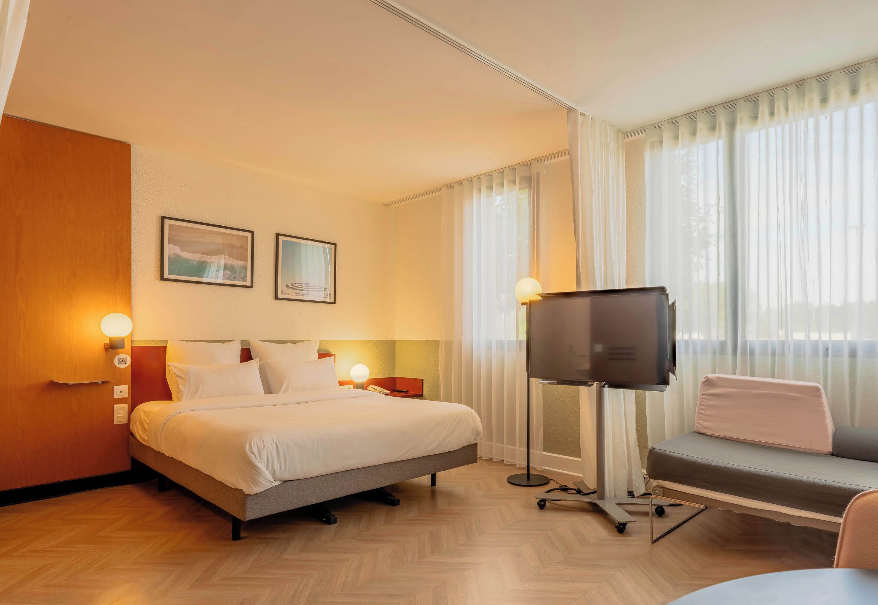 triple room, mobility accessible, non smoking | 1 bedroom, premium bedding, pillow-top beds, in-room safe