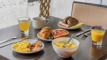 Desayuno buffet todos los días (con cargo)