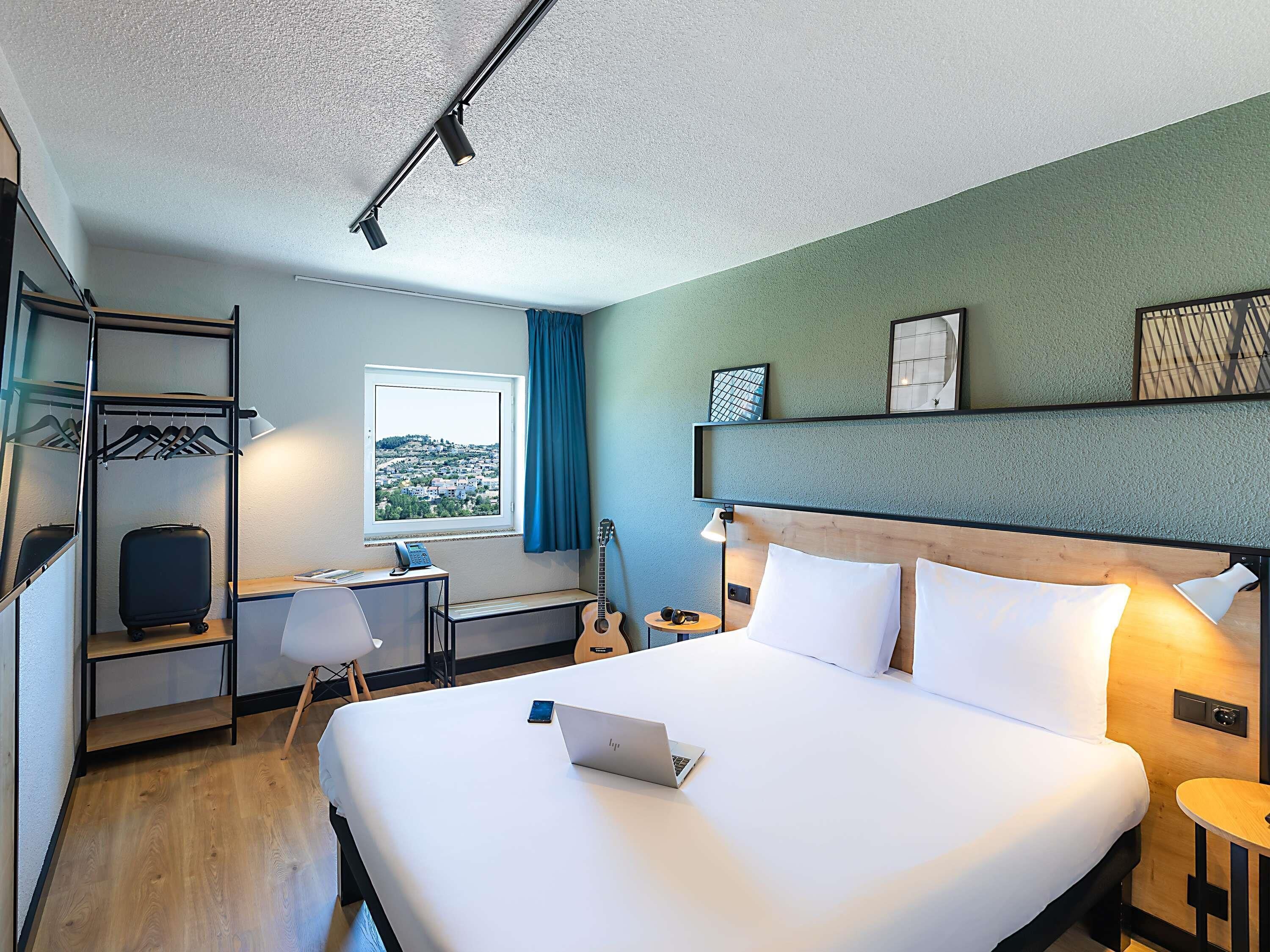 standard room, 1 double bed | desk, laptop workspace, blackout curtains, free wifi