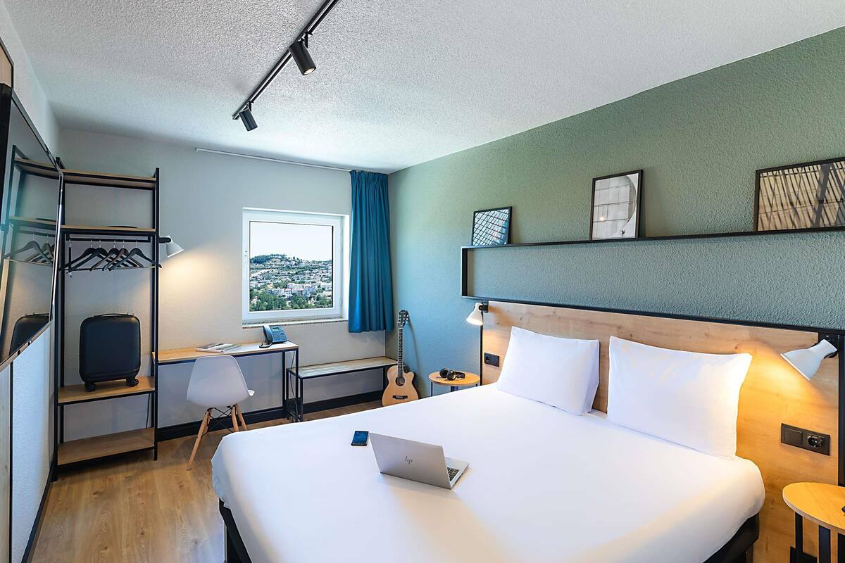 standard room, 1 double bed | desk, laptop workspace, blackout curtains, free wifi