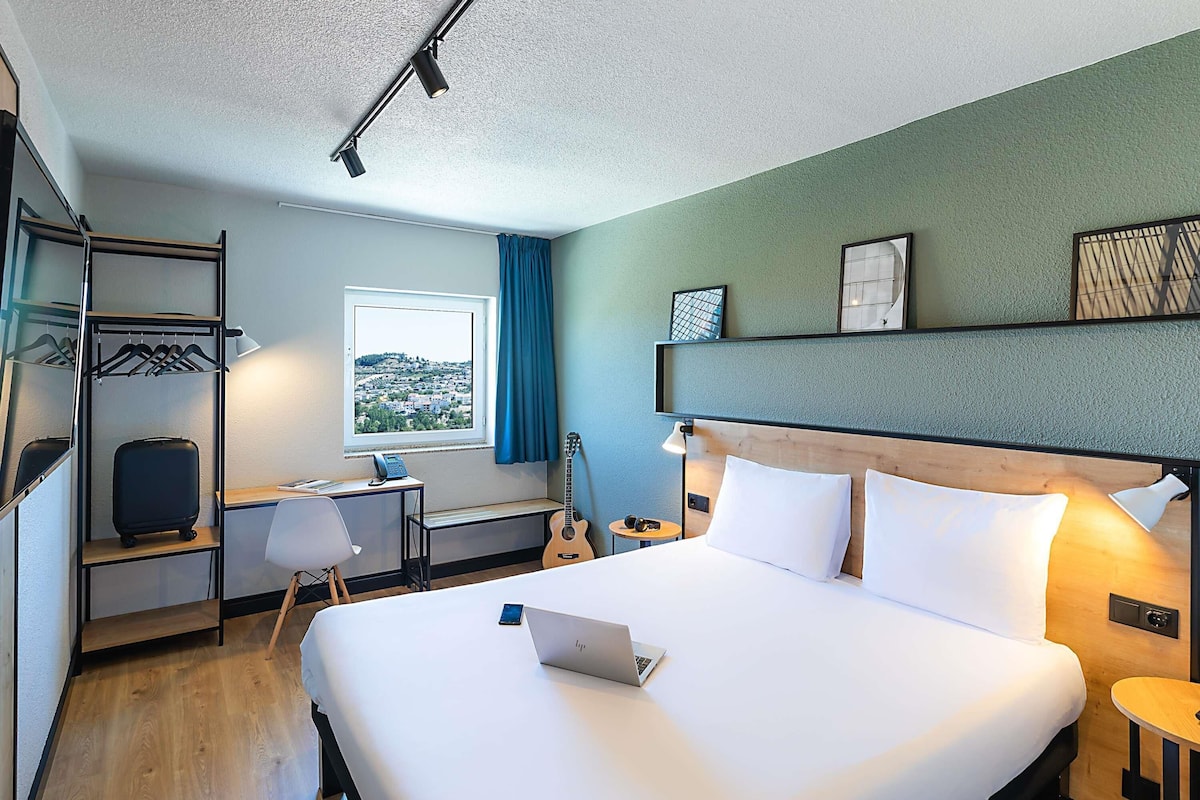 Standard Room, 1 Double Bed | Desk, laptop workspace, blackout drapes, free WiFi