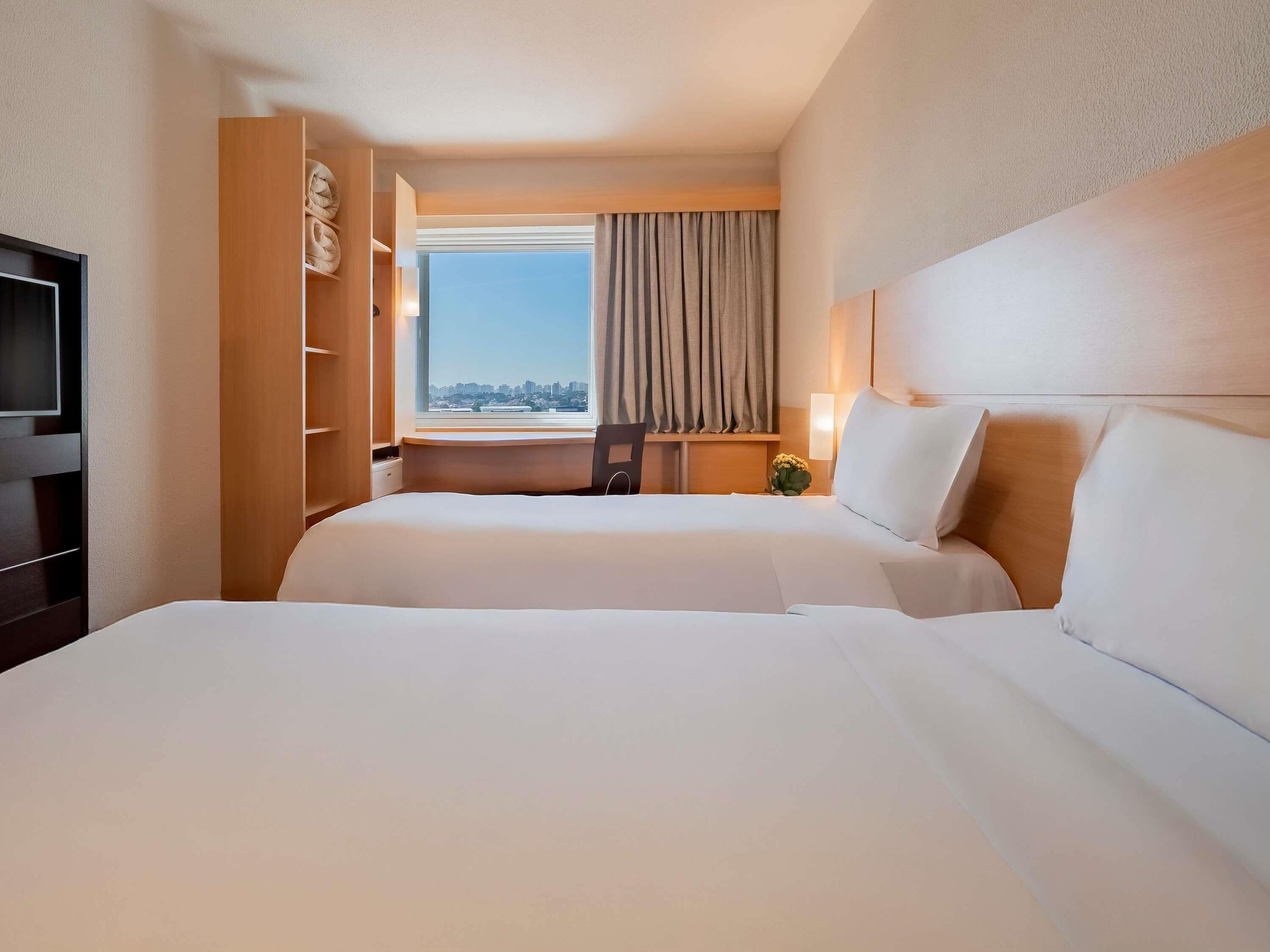 Standard Twin Room, 2 Twin Beds | Minibar, desk, blackout drapes, soundproofing