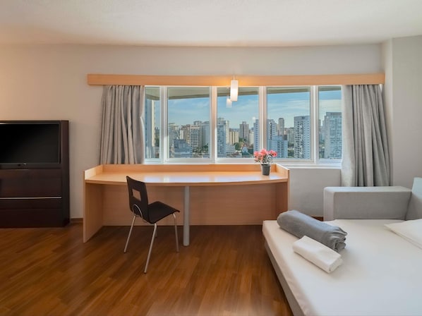 家庭房, 多张床 | 迷你吧、办公桌、遮光窗帘、隔音