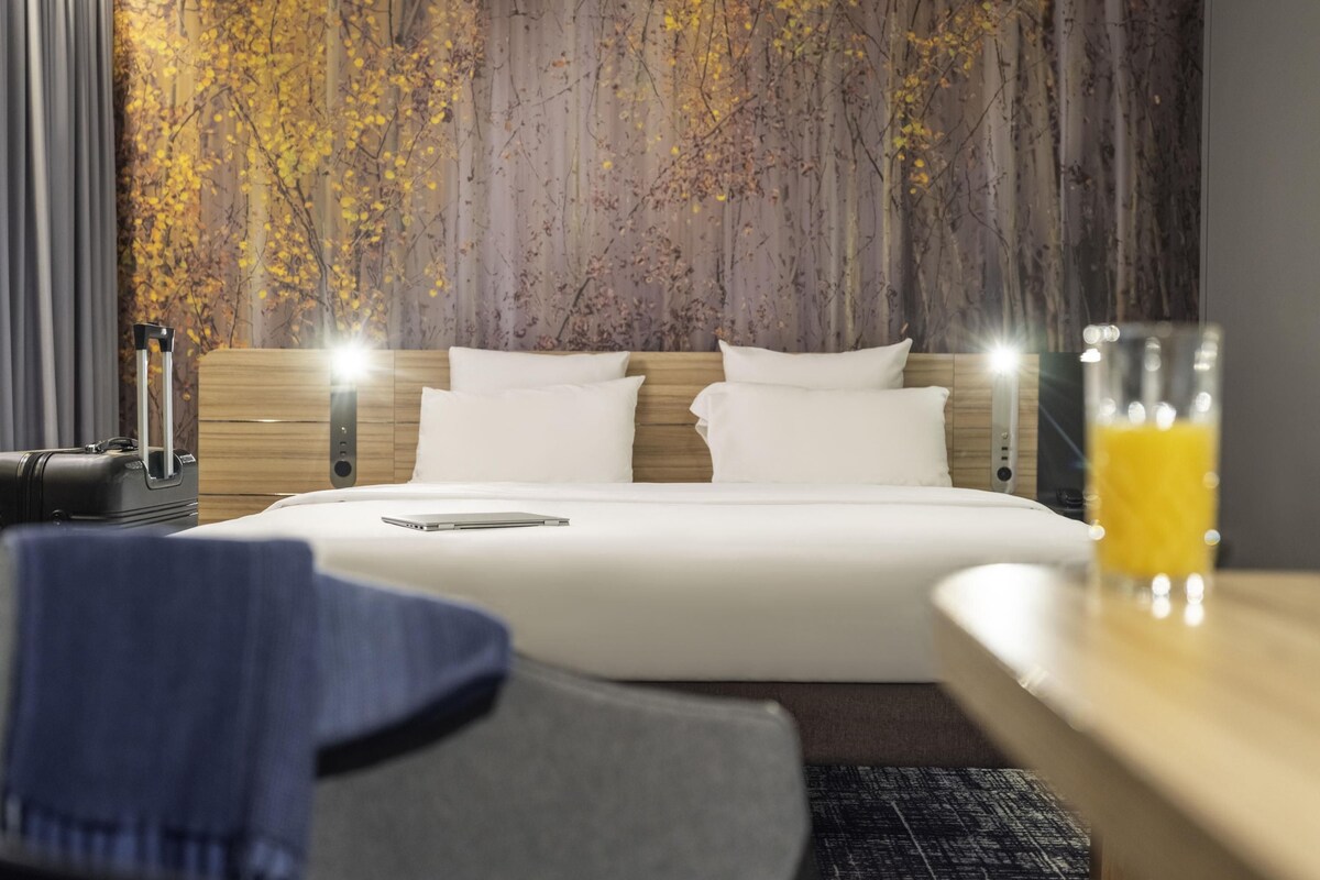 Standard Suite, 1 King Bed with Sofa bed (Junior)