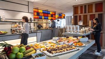 Tägliches Frühstücksbuffet (25 EUR pro Person)