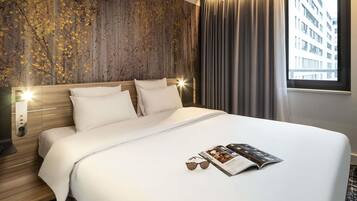 Standard Suite, 1 King Bed with Sofa bed (Junior) | Premium bedding, in-room safe, desk, soundproofing