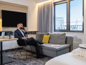 Junior-Suite, 2 Einzelbetten | Hochwertige Bettwaren, Zimmersafe, Schreibtisch, schallisolierte Zimmer