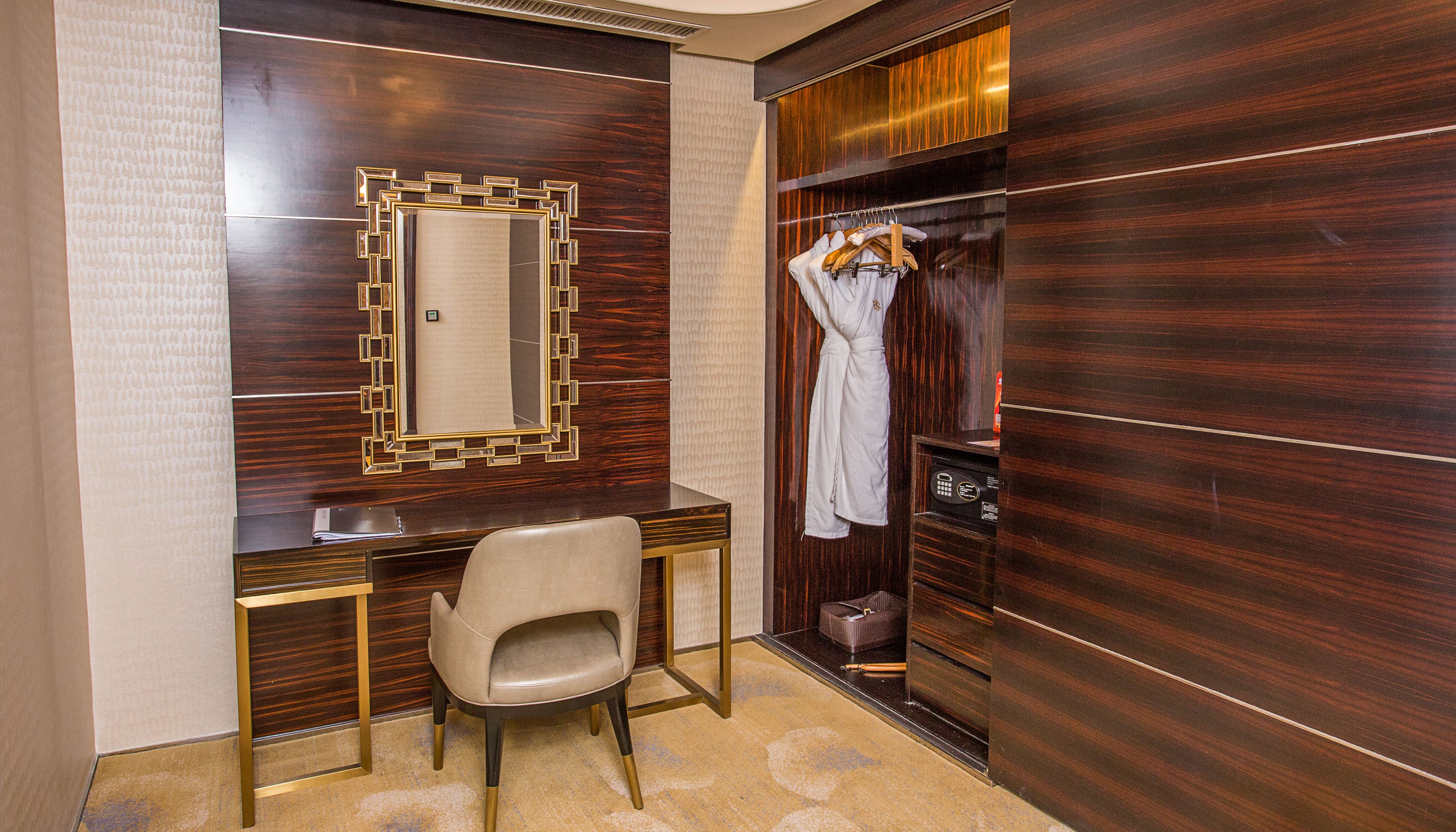 castle suite | 1 bedroom, premium bedding, down duvets, minibar