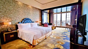 Premium bedding, down duvets, minibar, in-room safe - Chateau Star River Guangzhou (Guangzhou)