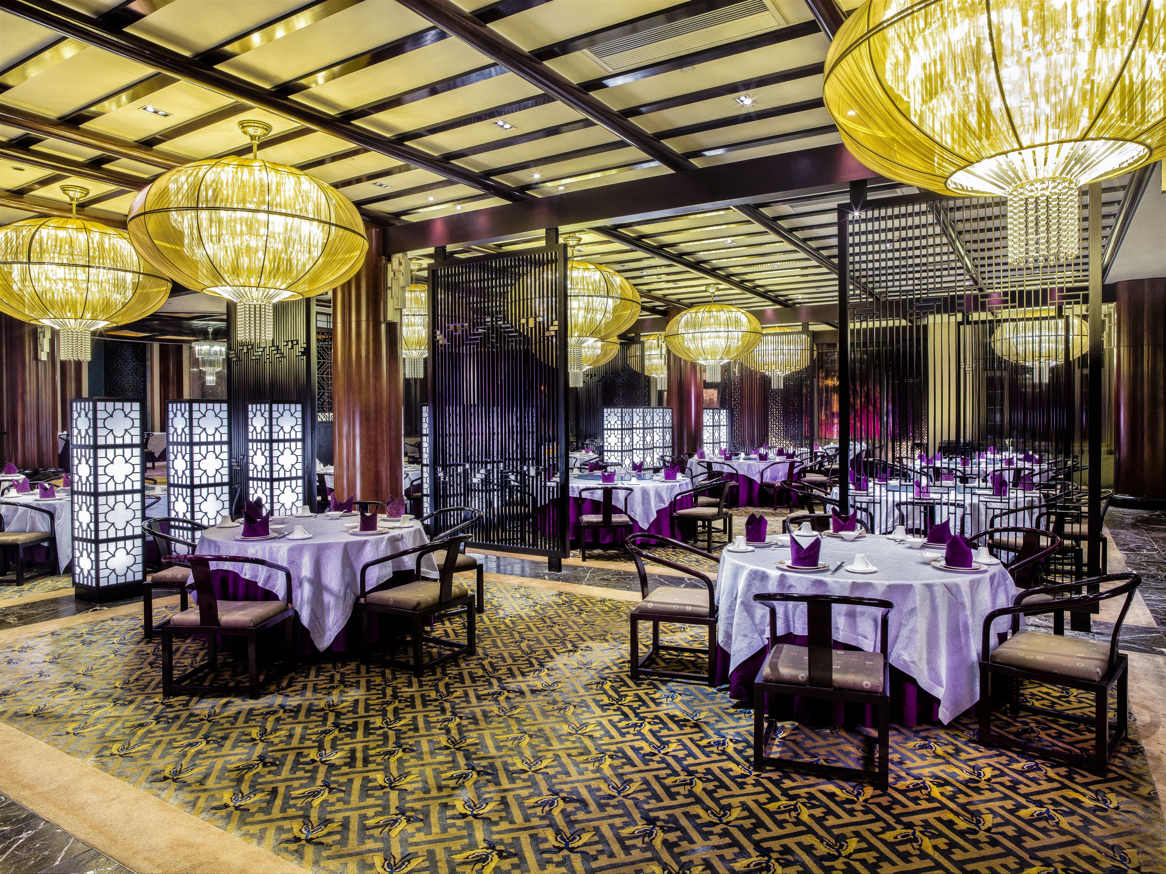 2 restaurants, breakfast served