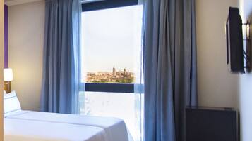 Standard Twin Room, City View | Hypo-allergenic bedding, minibar, in-room safe, individually furnished