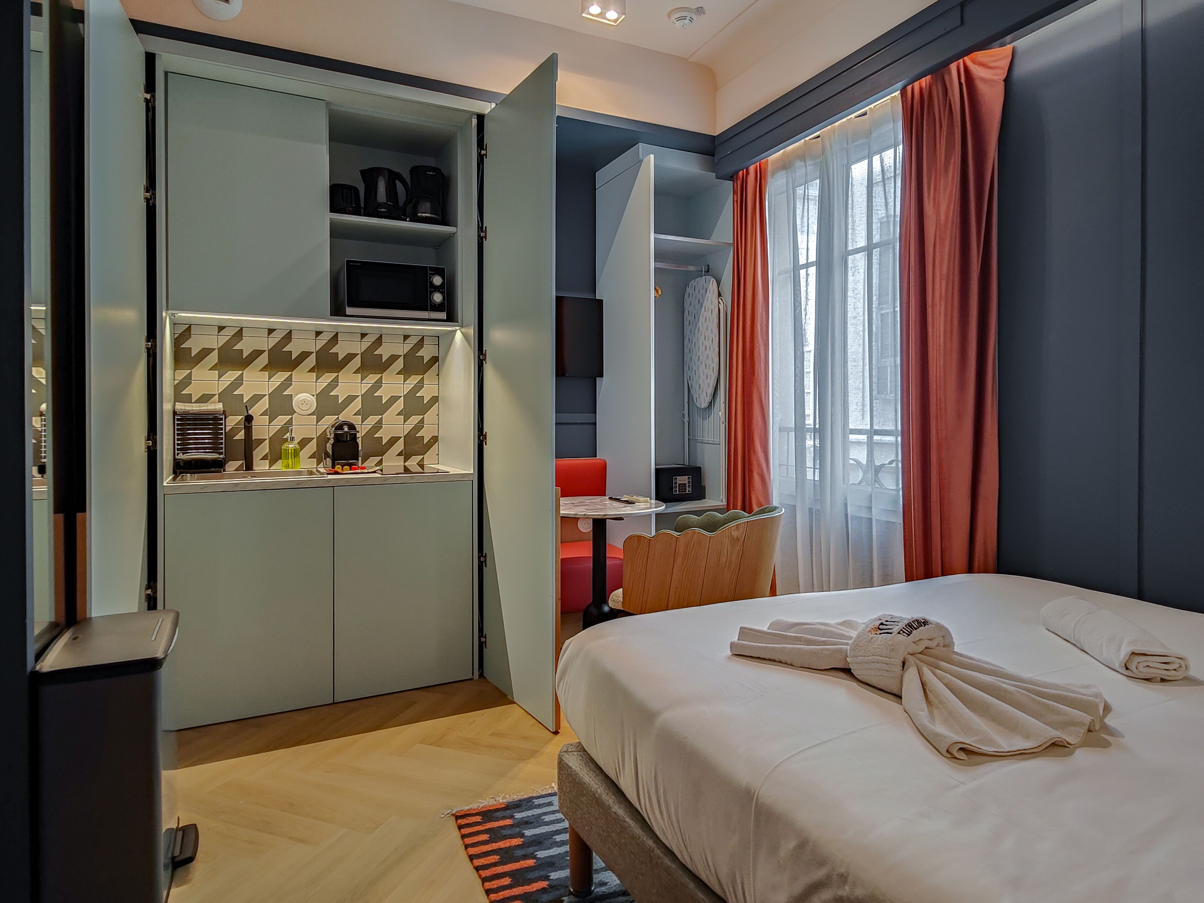 Petit Studio Standard Plus 15m² | Yksityinen keittiö | Jääkaappi, mikroaaltouuni, liesi, espressokone