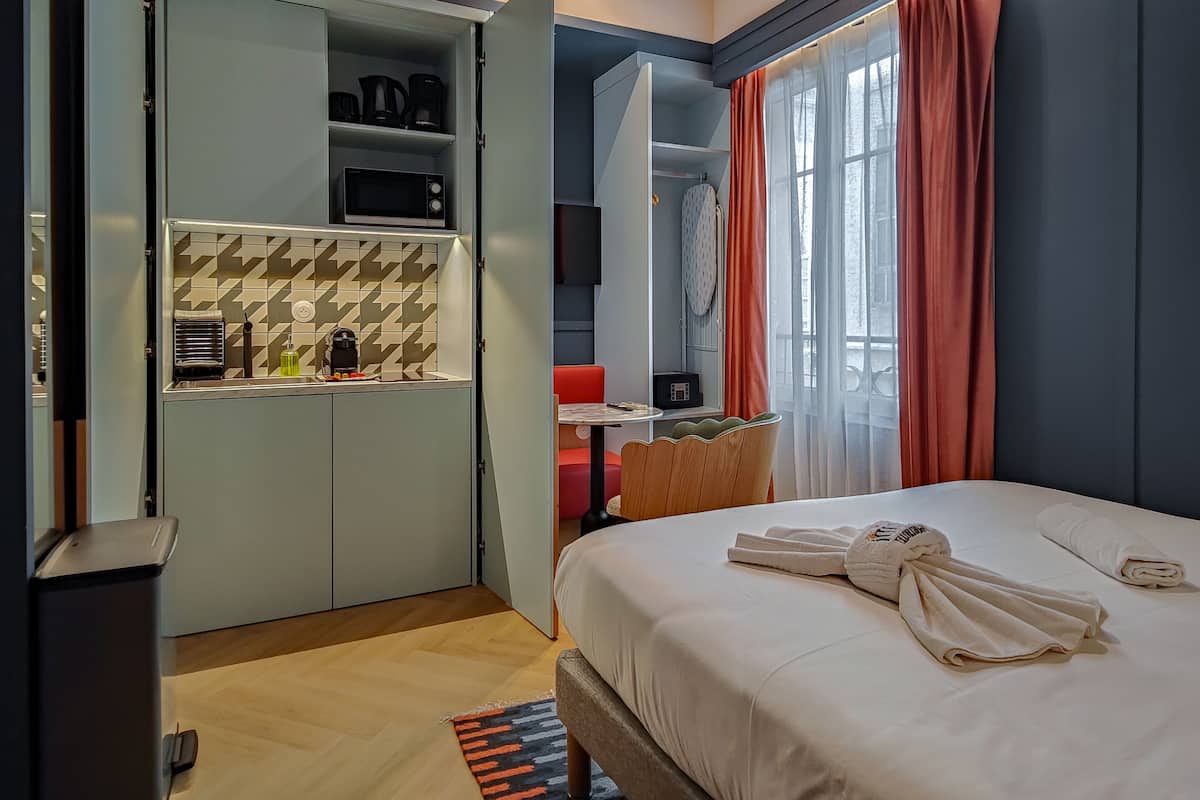 Petit Studio Standard Plus 15m² | Yksityinen keittiö | Jääkaappi, mikroaaltouuni, liesi, espressokone