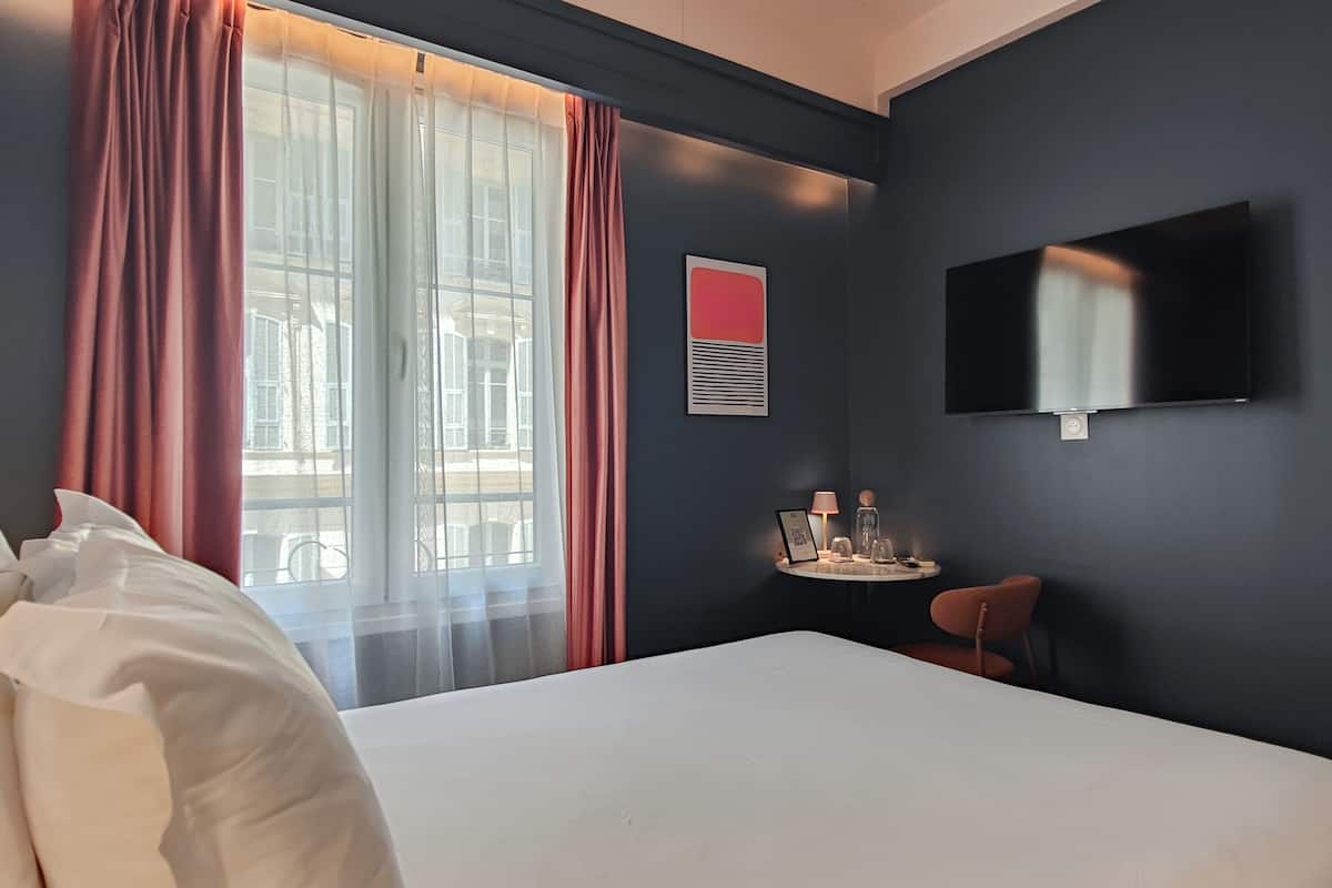 Petit Studio Standard 15m² | In-room safe, soundproofing, iron/ironing board, free WiFi