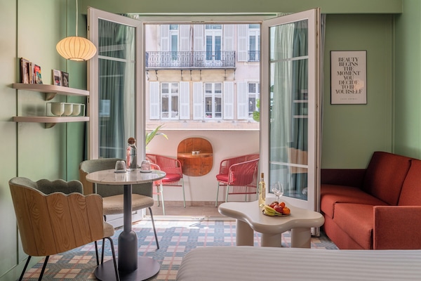 Studio Exécutif 22m² avec Balcon | Coffres-forts dans les chambres, chambres insonorisées