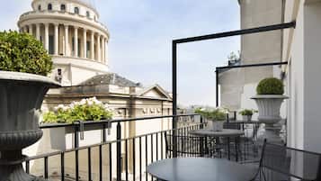 Junior Suite Romantic with a terrace | Premium bedding, minibar, in-room safe, desk