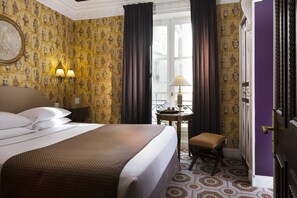 Premium bedding, minibar, in-room safe, desk - Hôtel Des Grands Hommes (Paris)