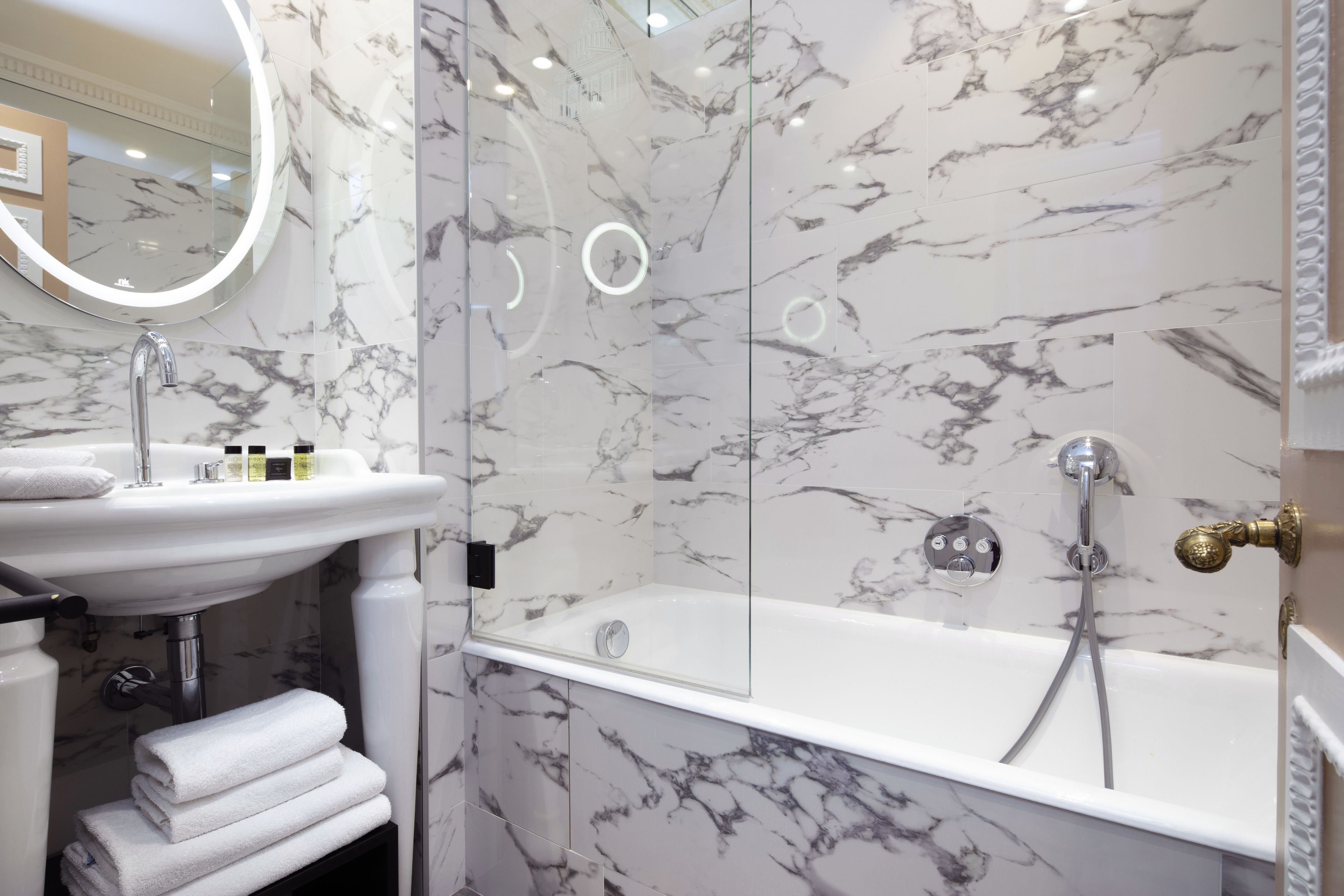 deep-soaking bathtub