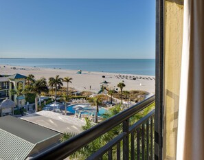 Beach/ocean view - St Pete Shores Hotel (St. Pete Beach)