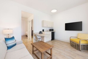 Literie hypoallergénique, coffres-forts dans les chambres, bureau