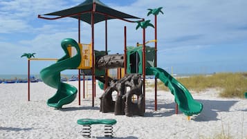 Children’s play area – outdoor