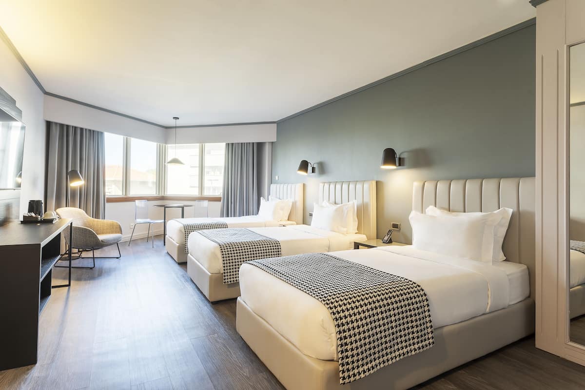 Comfort Triple Room | Minibar, in-room safe, blackout drapes, soundproofing