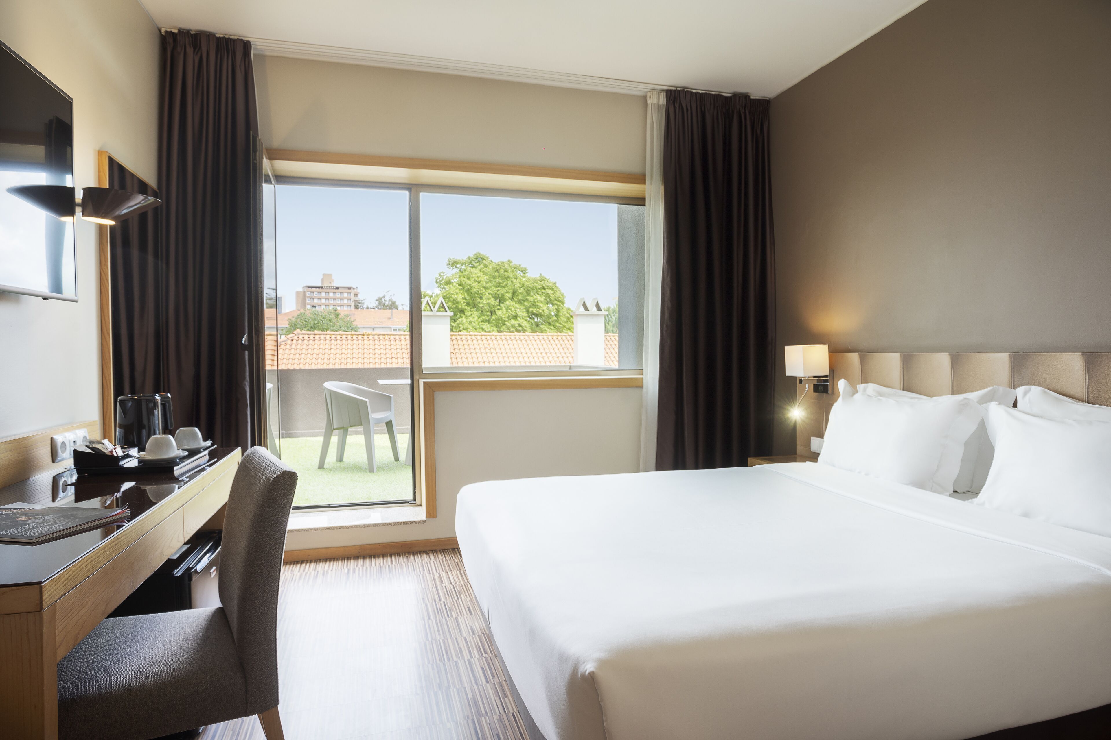 comfort double room, balcony | in-room safe, desk, blackout curtains, soundproofing