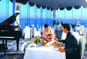 4 restaurantes: opção de café da manhã, almoço e jantar