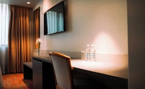 Standard Room, 1 Queen Bed - Hotel Torremayor Lyon (Santiago)