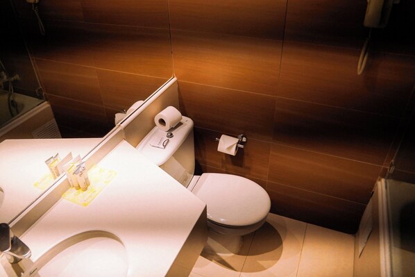 Bathroom - Hotel Torremayor Lyon (Santiago)