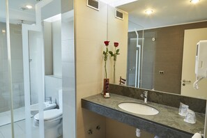 Superior Room | Bathroom