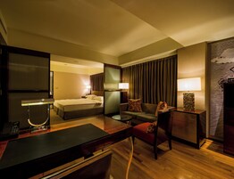 Klassieke suite, 1 queensize bed | 1 slaapkamer, luxe beddengoed, donzen dekbedden, een minibar