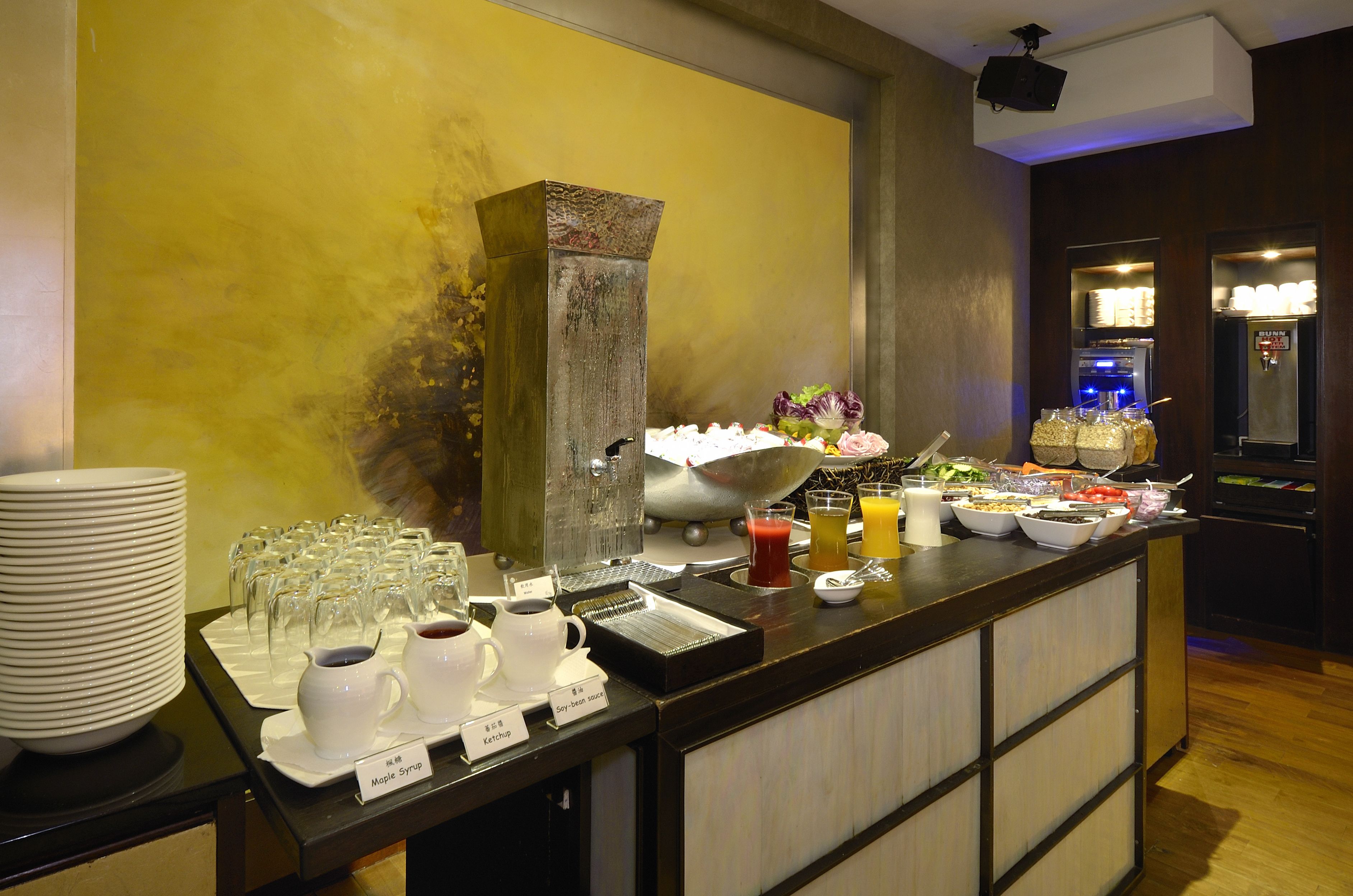 daily self-service breakfast (twd 600 per person)
