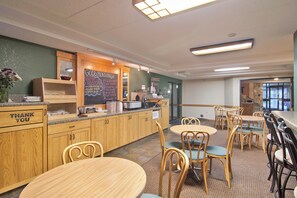 Her gün ücretsiz açık büfe kahvaltı