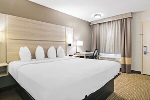 Standard Room, 1 King Bed, Non Smoking, Refrigerator & Microwave | Desk, laptop workspace, iron/ironing board, free WiFi