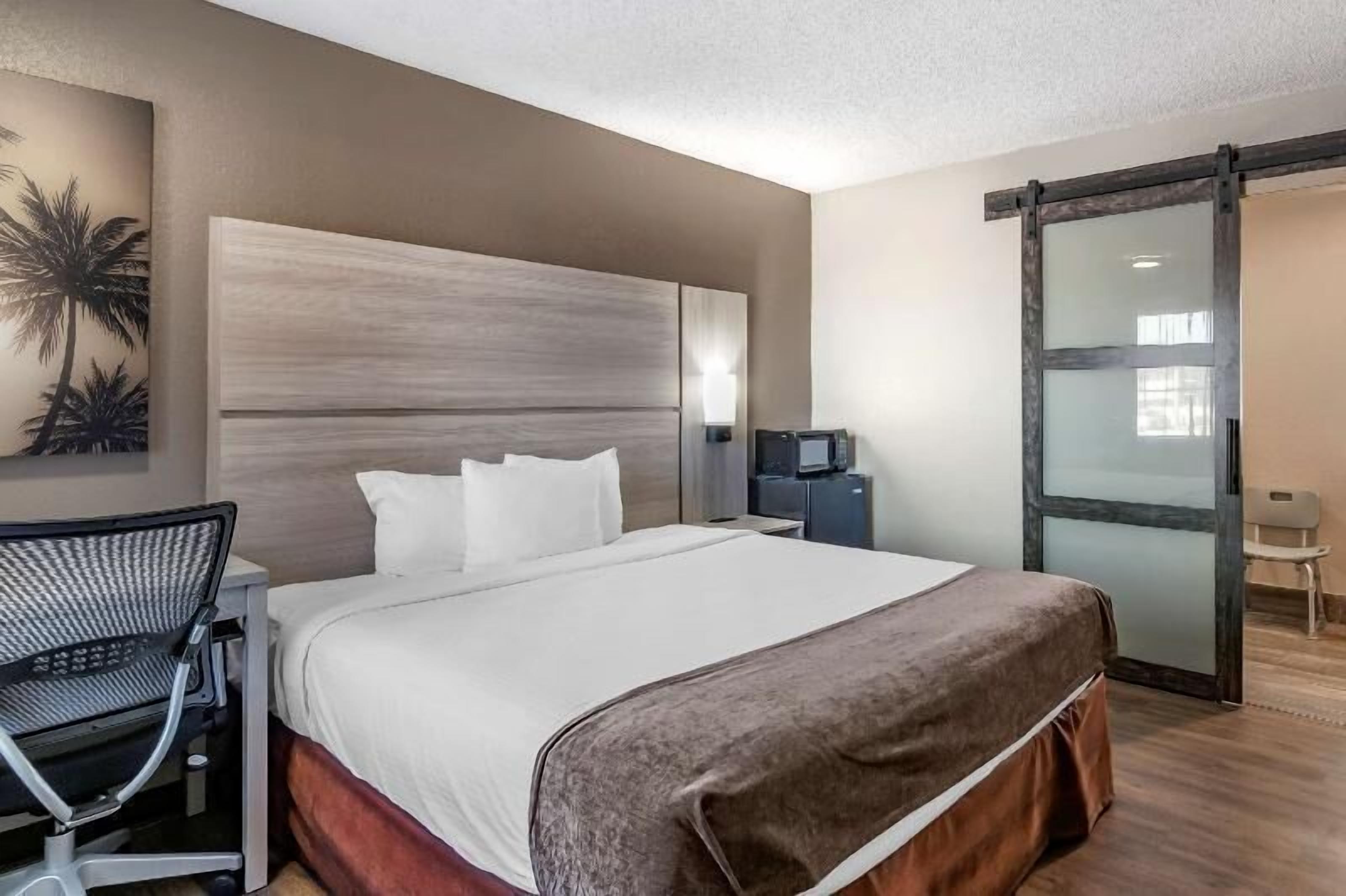 Bureau, espace de travail pour ordinateurs portables