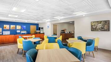 Esmorzar d'estil bufet gratuït