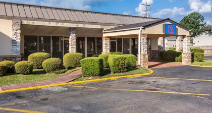 Motel 6 Warner Robins, GA