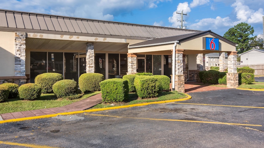 Motel 6 Warner Robins, GA