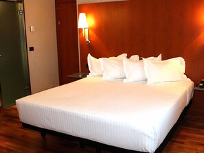 Premium bedding, minibar, in-room safe, desk