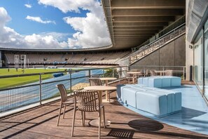 Outdoor dining - B&B Hotel Jerez (Jerez de la Frontera)