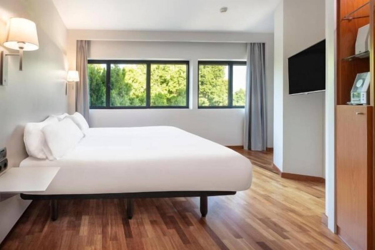 Hochwertige Bettwaren, Minibar, Zimmersafe, Schreibtisch