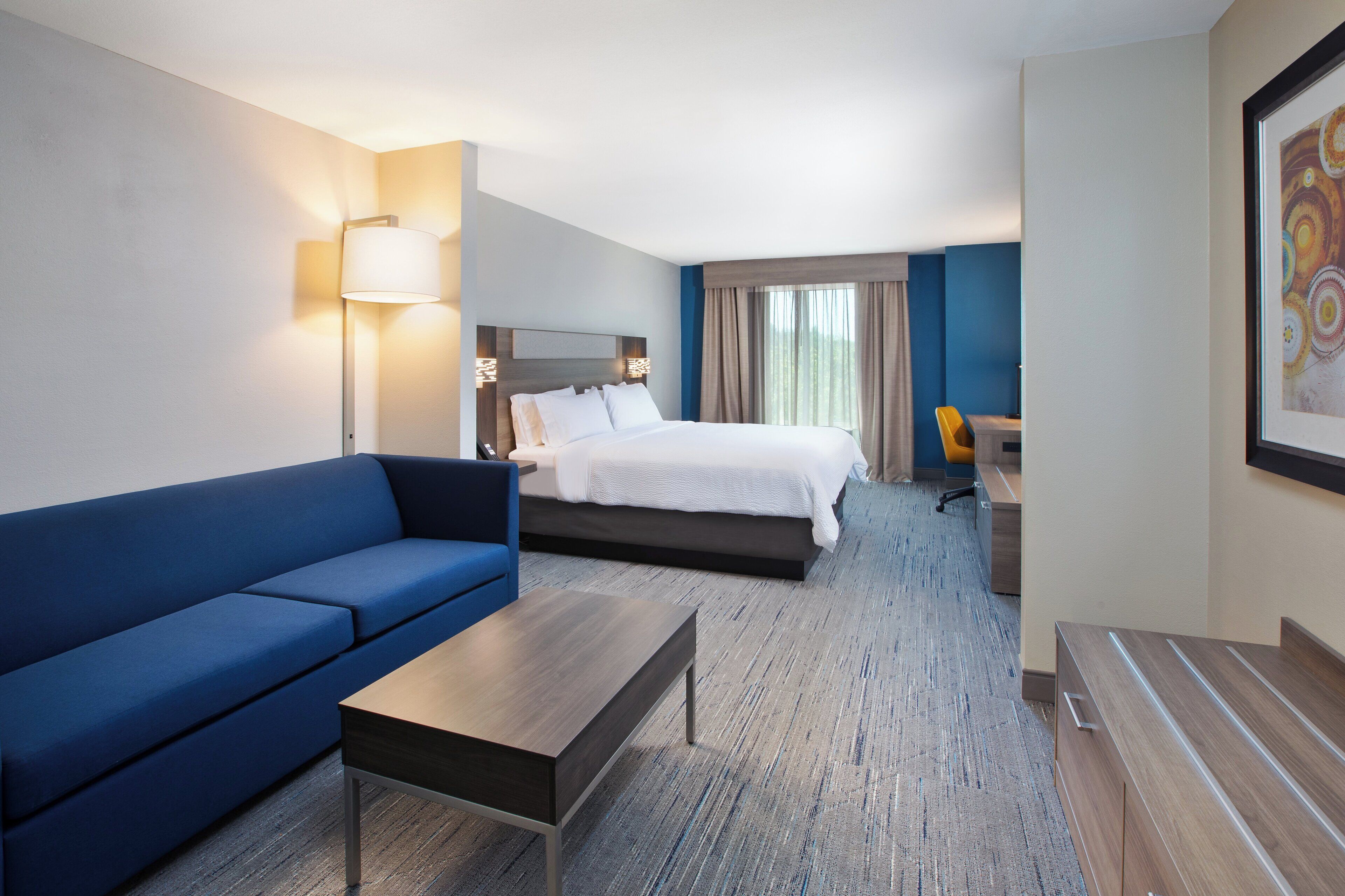 suite, 1 king bed | 1 bedroom, desk, blackout curtains, iron/ironing board